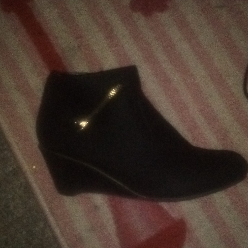 Heels - Picture 3 of 3